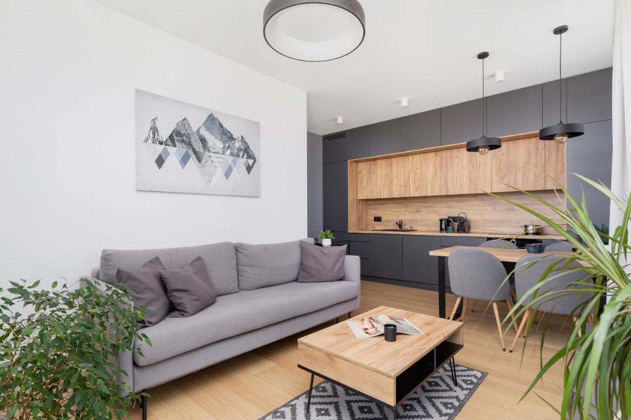 Modern & Spacious With Air Conditioning & Parking By Renters Prestige Leilighet