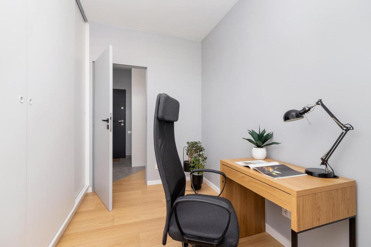 Modern & Spacious With Air Conditioning & Parking By Renters Prestige Leilighet