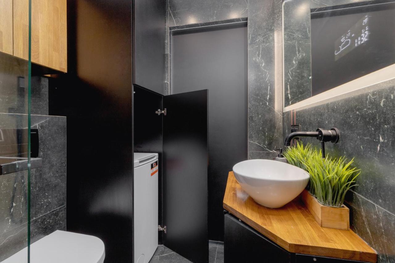 Leilighet Modern & Spacious With Air Conditioning & Parking By Renters Prestige Krasków