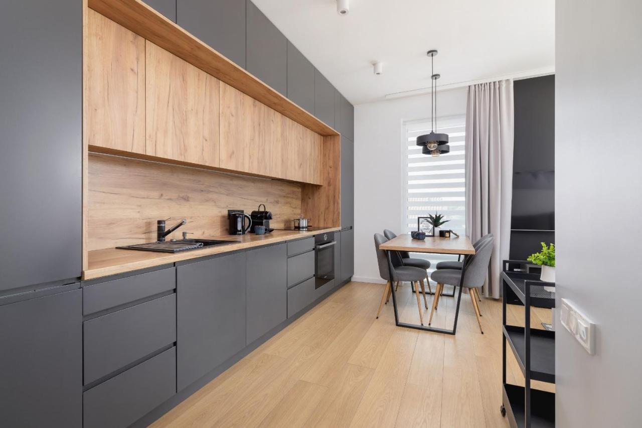 Leilighet Modern & Spacious With Air Conditioning & Parking By Renters Prestige Krasków