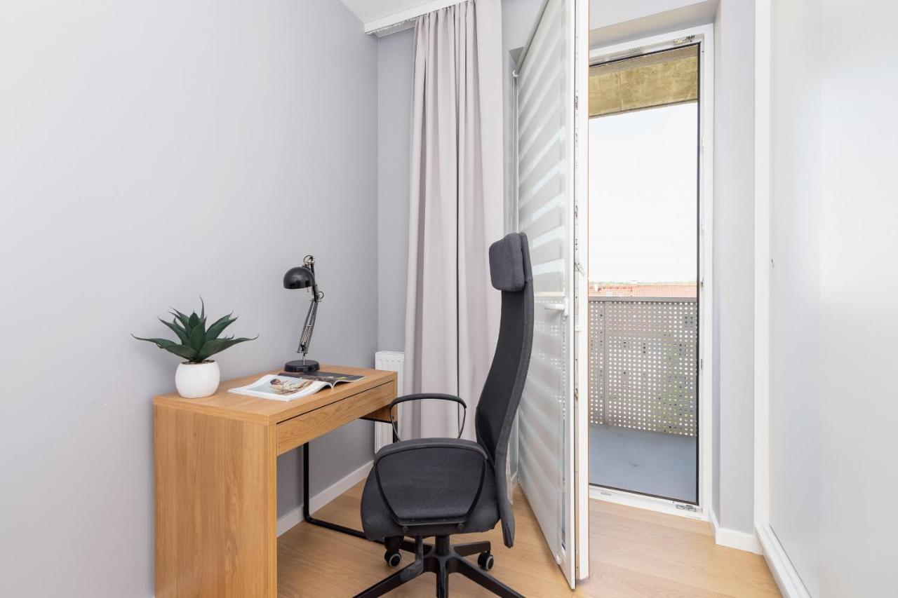 Leilighet Modern & Spacious With Air Conditioning & Parking By Renters Prestige